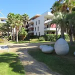 Apartment Spacieux T2 Avec Terrasse Et Parking A 100m De La - Fr-1-472-172 *