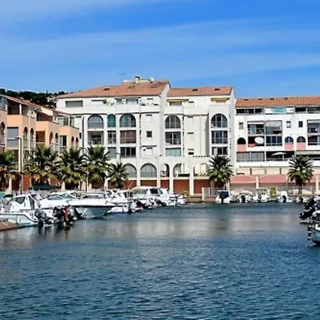 Apartment Spacieux T2 Avec Terrasse Et Parking A 100m De La - Fr-1-472-172 Sete