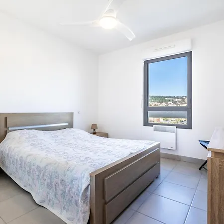 Spacieux T2 Avec Terrasse Et Parking A 100m De La - Fr-1-472-172 Sete
