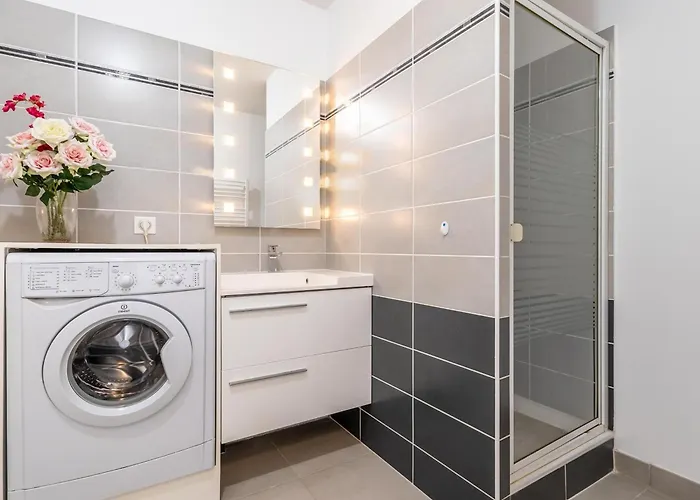 Apartamento Spacieux T2 Avec Terrasse Et Parking à 100m De La - Fr-1-472-172 Sète